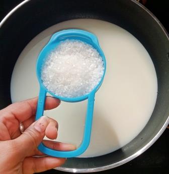 कंन्डेंस्ड मिल्क रेसीपी (मिल्कमेड रेसीपी) |  How to make Homemade Sweetened Condensed Milk recipe in marathi 